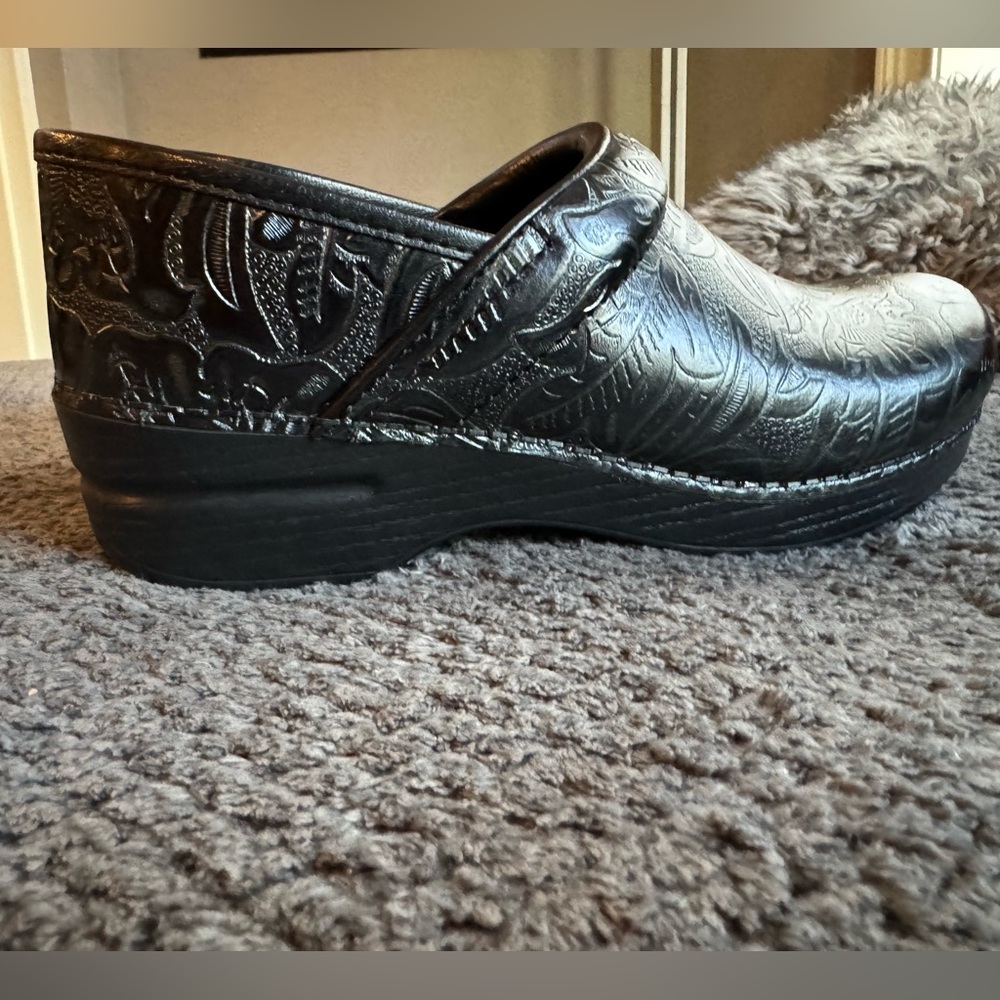 Dansko LT Pro Clogs for Women - floral pattern size 39 (8.5-9)